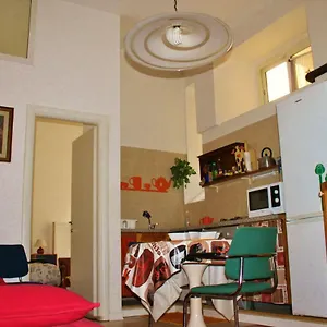 House 2* Roma